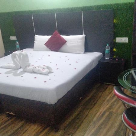 The Palm Tree -Family Stay Amritsar Esterno foto
