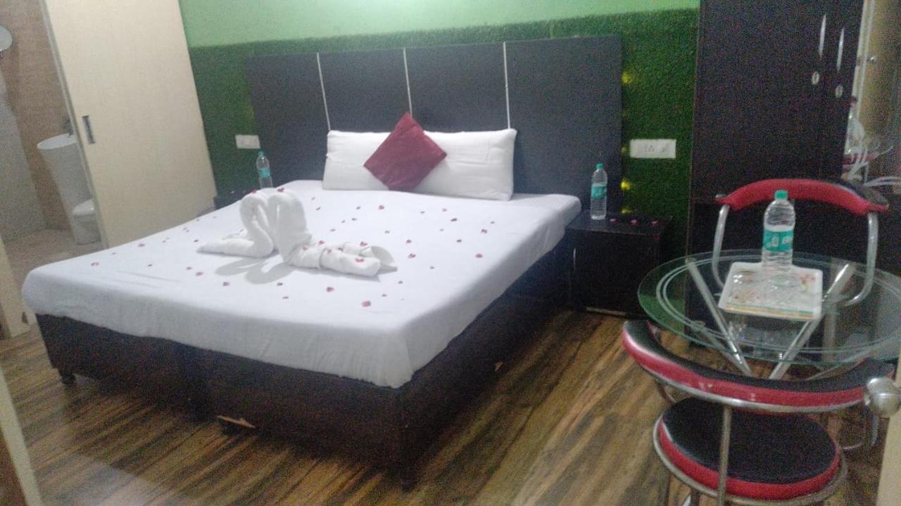 The Palm Tree -Family Stay Amritsar Esterno foto