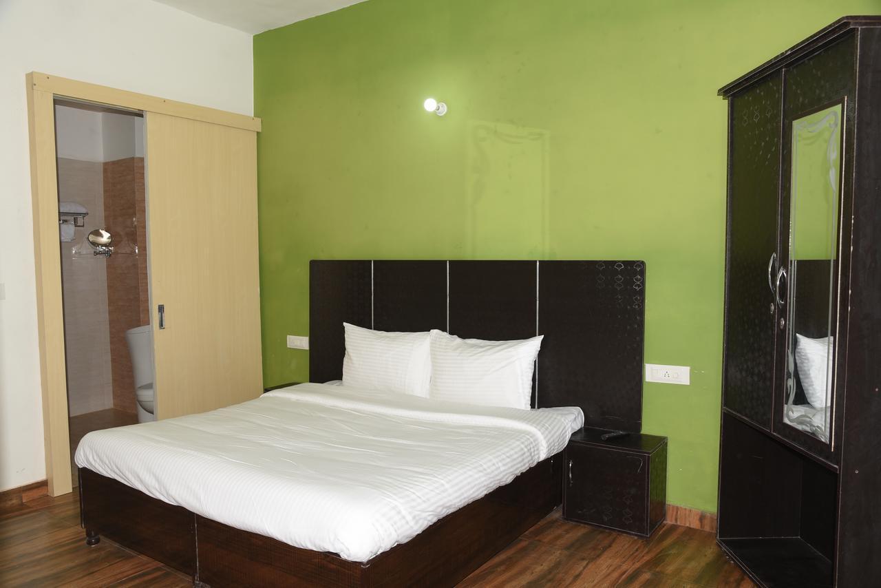 The Palm Tree -Family Stay Amritsar Esterno foto